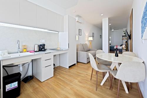 Pato - Modern Apt - Near Bioparc by Río Turia Apartments