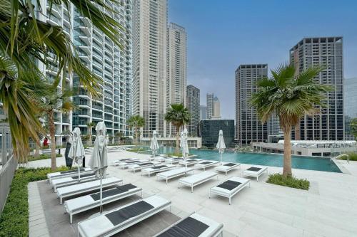 Elite Canal View Stay Padel & Basketball Courts