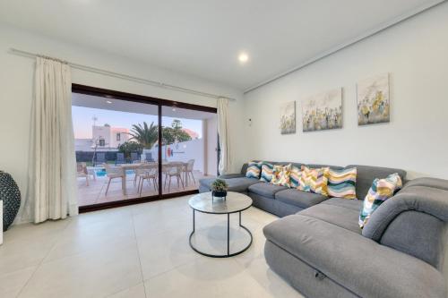Villa Malvasia - Pool - 900M to Playa Montaña Roja By Lanzarote Vacation Homes