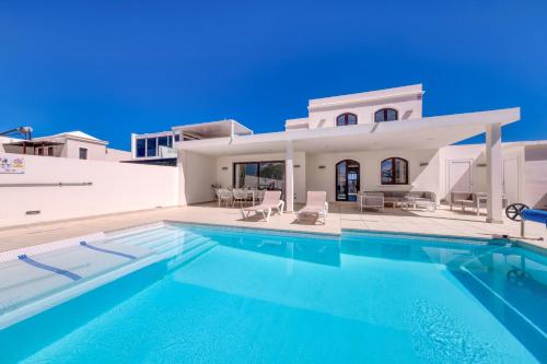 Villa Malvasia - Pool - 900M to Playa Montaña Roja By Lanzarote Vacation Homes