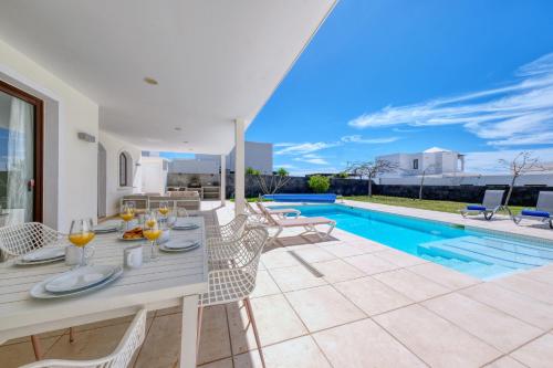 Villa Malvasia - Pool - 900M to Playa Montaña Roja By Lanzarote Vacation Homes