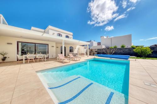 Villa Malvasia - Pool - 900M to Playa Montaña Roja By Lanzarote Vacation Homes