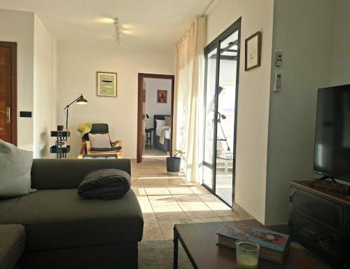 Villa Oasis with heated pool, jacuzzi, and comfort
