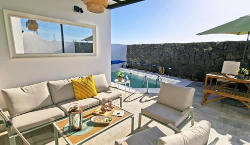 Villa Oasis with heated pool, jacuzzi, and comfort
