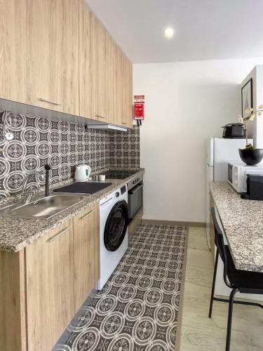 Brito Capelo Studio with Balcony - 2 Guests