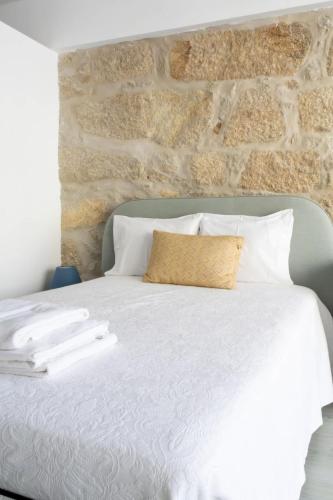 Brito Capelo Studio with Balcony - 2 Guests
