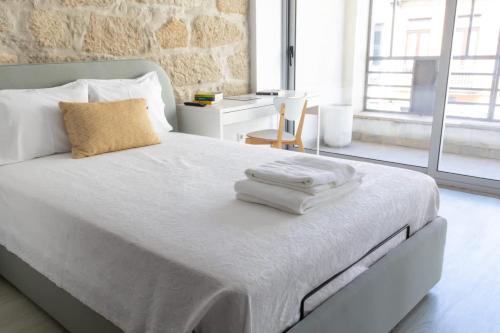 Brito Capelo Studio with Balcony - 2 Guests