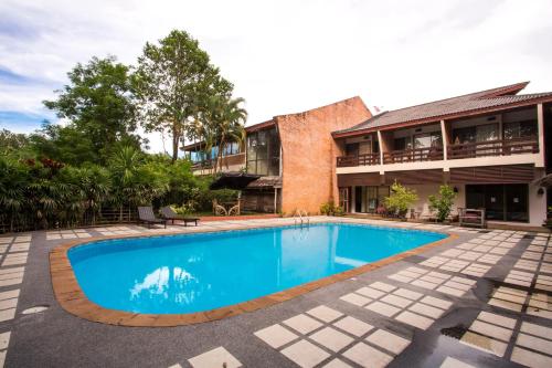a swimming pool in front of a building at Mae Rim Lagoon Bed & Bakery in Mae Rim