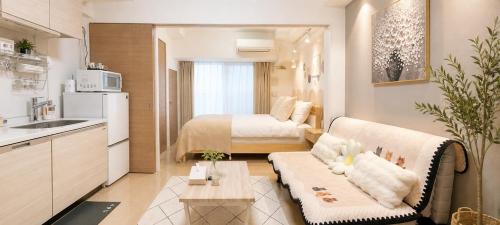 Rest House Niponbashi 憩Central downtown 1min fm station, 2mins walk to Kuromon Market,Dotombori, upto 3ppl