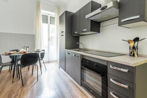 Luxury 4 bedrooms apartments Close to Duomo