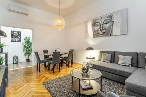 Luxury 4 bedrooms apartments Close to Duomo