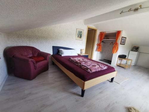 a bedroom with a bed and a couch at Zimmer zum übernachten wg in Münsingen