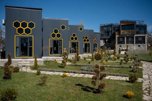 a building with a garden in front of it at Beeography guest house in Vardablur