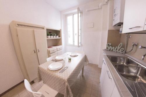 UNYCA - Minimalist 3 bedroom Apartment in Florence