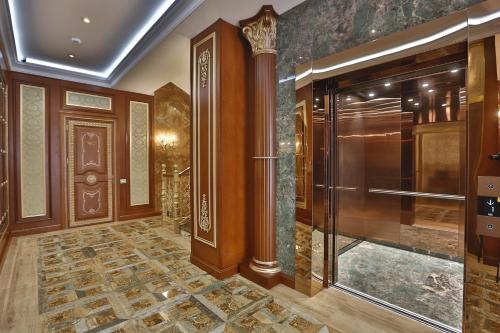 a home hallway with a walk in shower and a elevator at Alermo Hotel-SPA in Baku