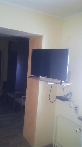 a flat screen tv hanging on a wall at Sifra 276 in Nová Lesná