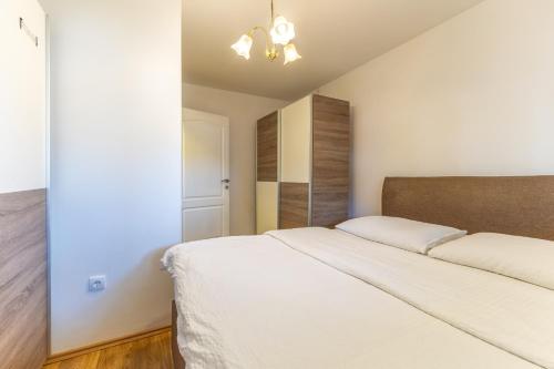 Apartment Ema