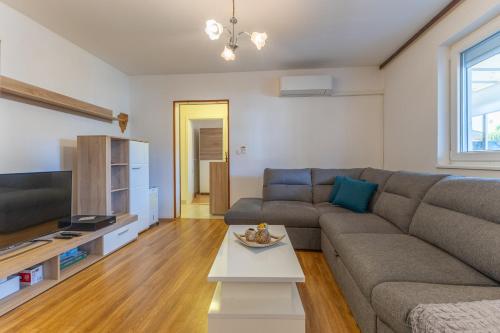 Apartment Ema