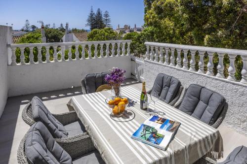 CoolHouses Algarve Luz,3 bed townhouse, lovely sea view, walking distance to beach, Casa 24 LBC