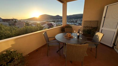 Trogir center exclusive seaview apartment for 4