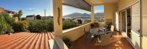 Trogir center exclusive seaview apartment for 4