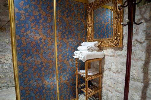 a bathroom with a shower with towels and a mirror at sermest house in Urfa