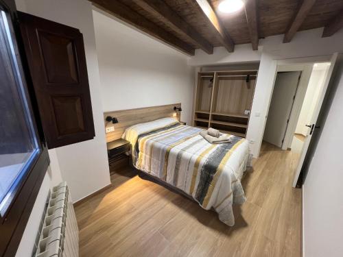 a bedroom with a bed and a wooden floor at Raíces in La Alberca