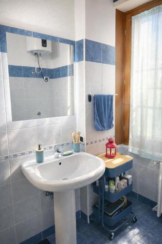 Large studio apartment with study area, Dergano-Bovisa