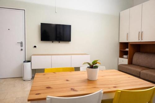 Large studio apartment with study area, Dergano-Bovisa