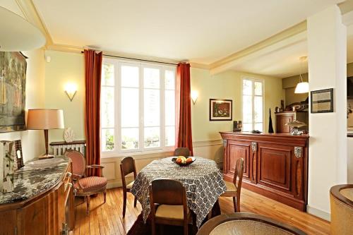 My Beautiful House With a Garden in Paris