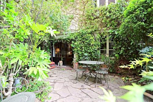 My Beautiful House With a Garden in Paris