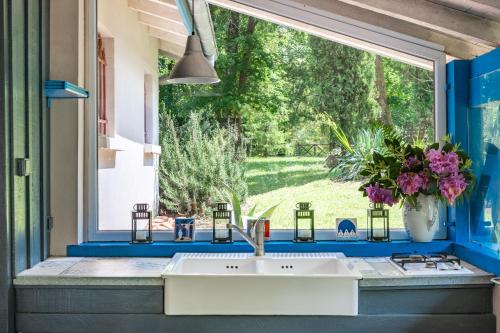 a kitchen with a sink and a window at Moulin de Lassalle in Linxe