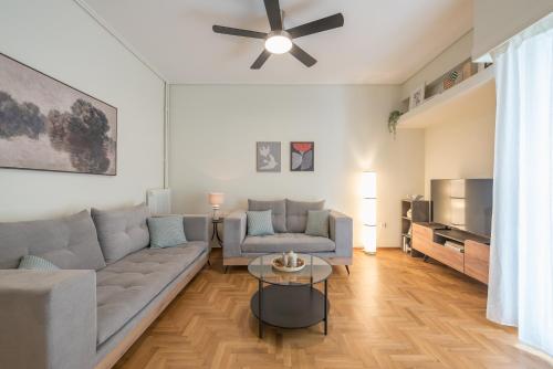 Elegant & Homey Under Acropolis