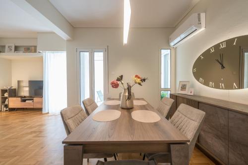 Elegant & Homey Under Acropolis