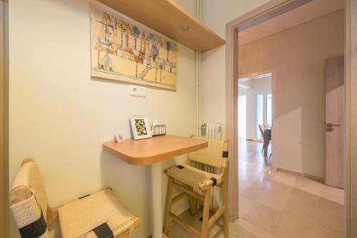 Elegant & Homey Under Acropolis
