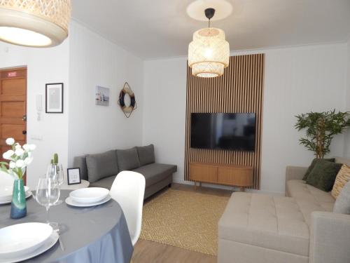 Casa Bella Breezy, 1 minute walk to beach, luxury