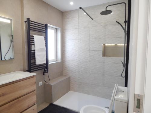 Casa Bella Breezy, 1 minute walk to beach, luxury