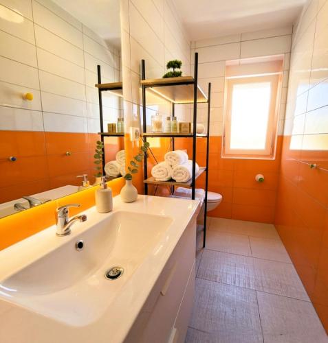 Paradise for children, Family apartment Oros Medulin, with a pool, gl