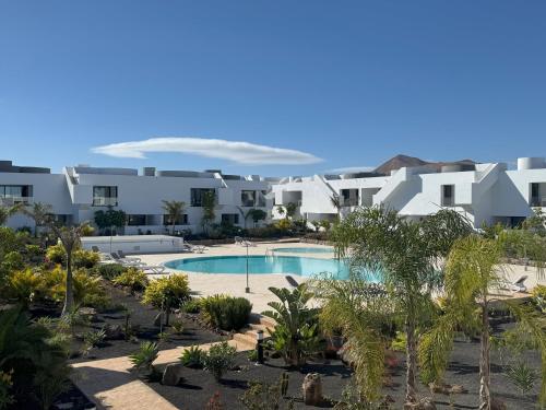 a view of a resort with a swimming pool at MarVillaFuerte in Villaverde