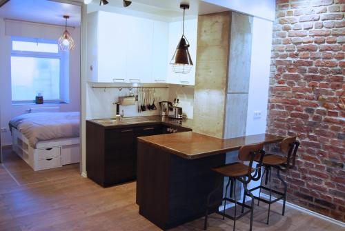 Η κουζίνα ή μικρή κουζίνα στο Jordan Suite Executive Furnished Apartment