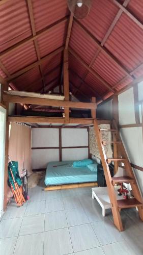 a room with a bunk bed and a ladder at Sada 360 Nanu Homestay in Sembalun Lawang