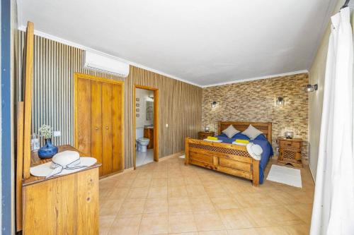 a bedroom with a bed and a bathroom at Villa Teotel by Villa Plus in Almancil
