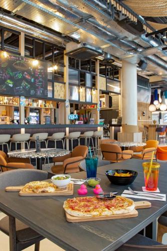 Moxy Nice photo 18