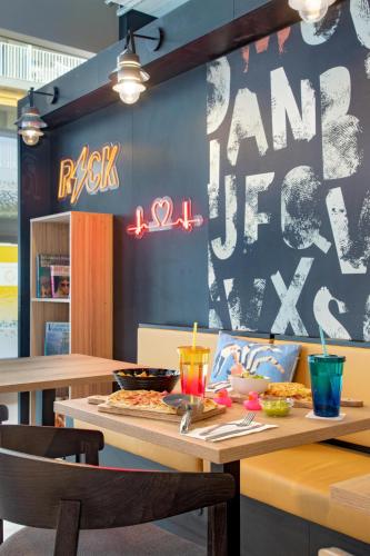 Moxy Nice photo 28