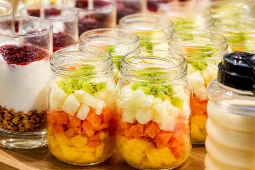 a group of mason jars filled with vegetables and fruit at Quality Hotel & Suites Brasília in Brasília