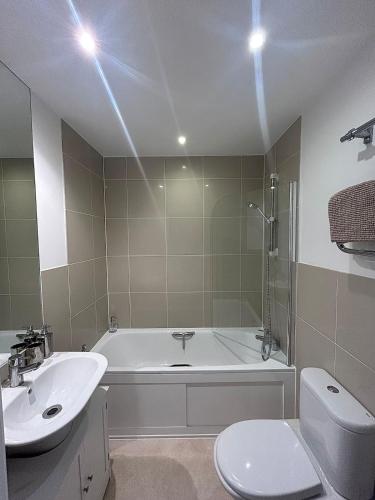 Charming 2-Bedroom Apartment in Vibrant Southville photo 9