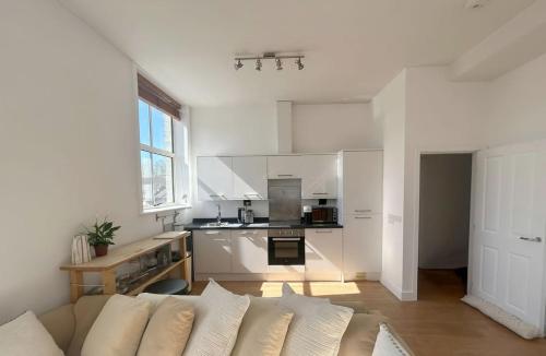 Charming 2-Bedroom Apartment in Vibrant Southville photo 5