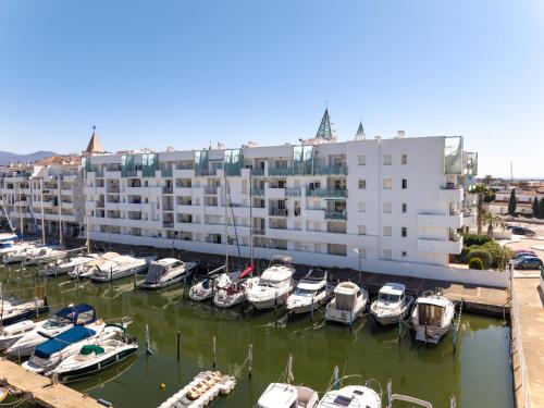NIDO 139 Apartamento con piscina y vistas al canal