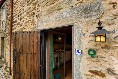 a light on the side of a stone building at Casas de Xisto in Mogadouro