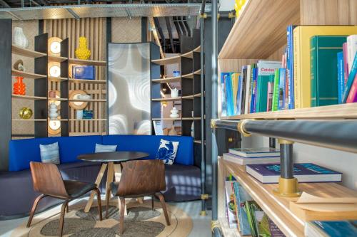 Moxy Nice photo 27